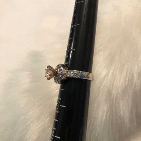 Ring - Picture 2 of 4